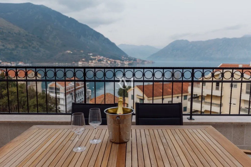 Prodaja, trosoban stan, 192m², Dobrota, Kotor