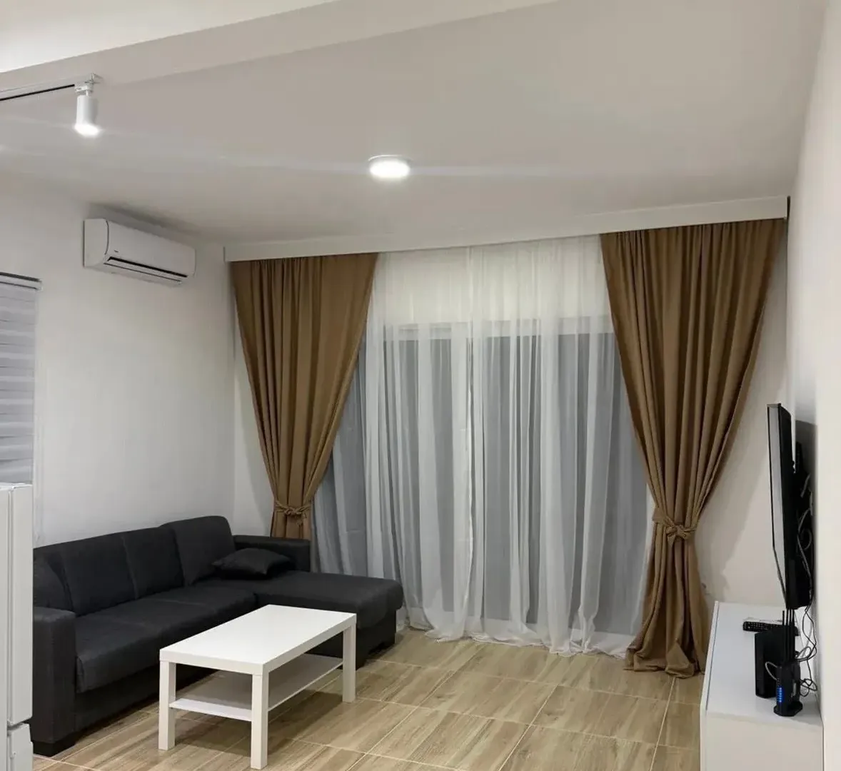 Izdavanje, jednosoban stan, 55m², Gradiošnica, Tivat