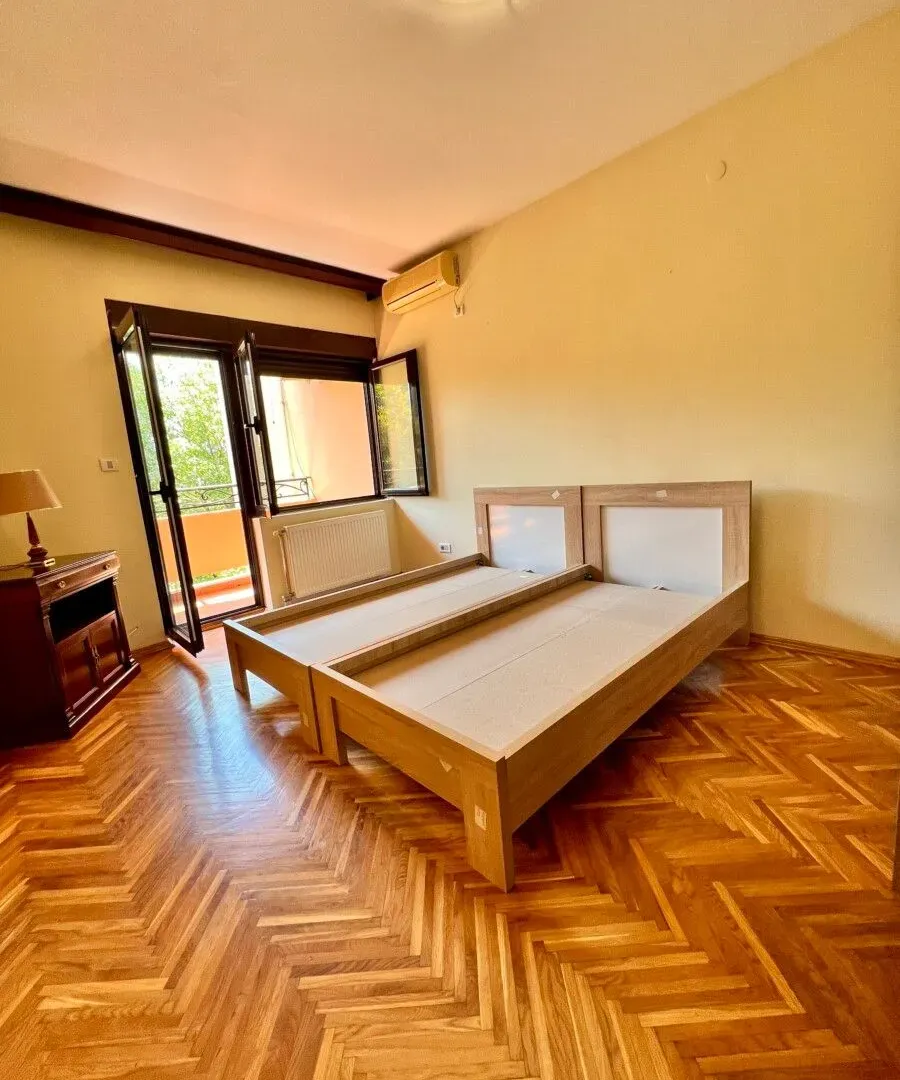 Rent, house, 215m², Gorica C, Podgorica