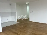 Izdavanje, četvorosoban stan, 117m², Centar, Novi Sad - image 2