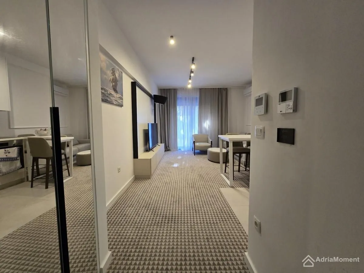 Prodaja, jednosoban stan, 74m², Centar, Budva
