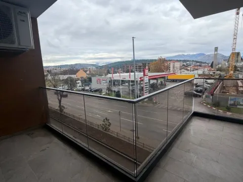 Izdavanje, trosoban stan, 83m², Stari Aerodrom, Podgorica - image 8