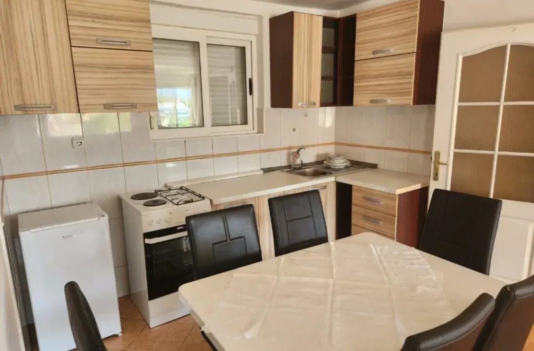 Izdavanje, dvosoban stan, 70m², Centar, Podgorica