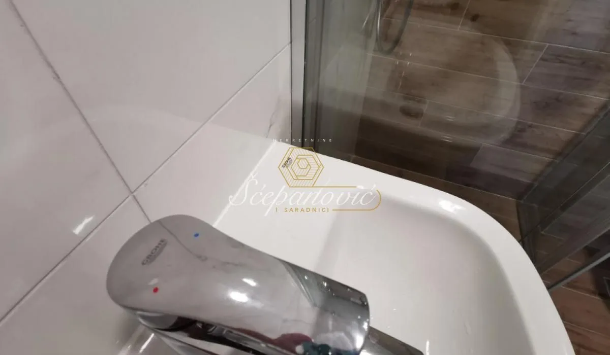 Prodaja, četvorosoban stan, 80m², Petrovaradin, Novi Sad