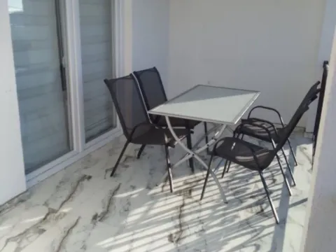 Izdavanje, kuća, 65m², Marovići, Bar - image 9