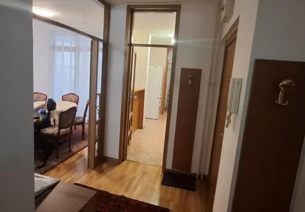 Izdavanje, trosoban stan, 95m², Vračar Sve Podlokacije, Beograd