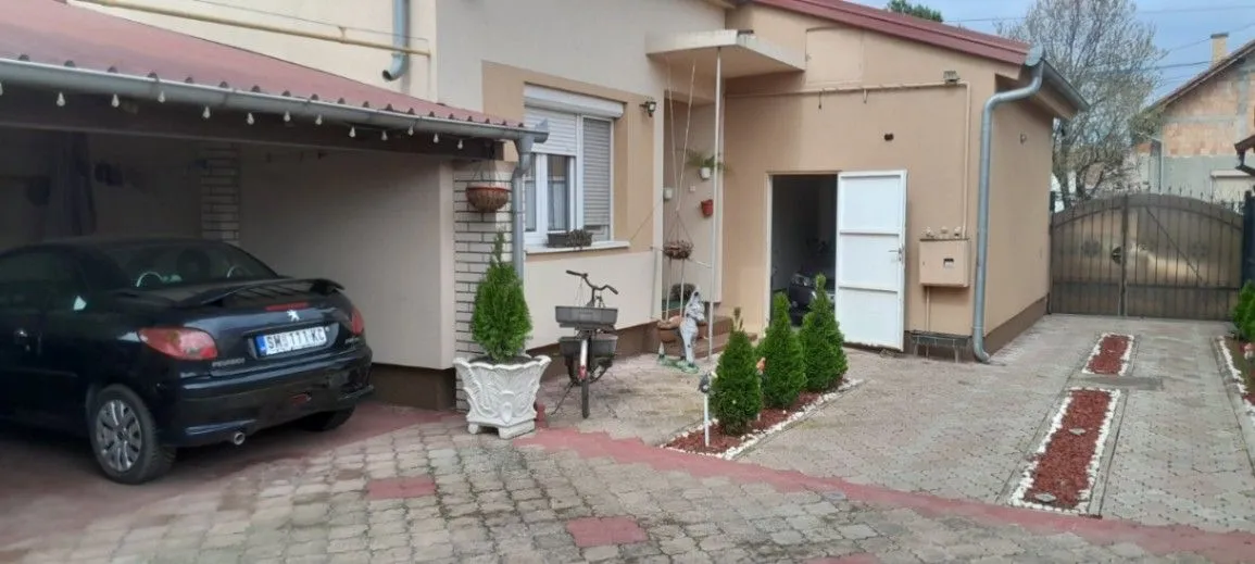 Prodaja, kuća, 280m², Sremska Mitrovica, Srbija