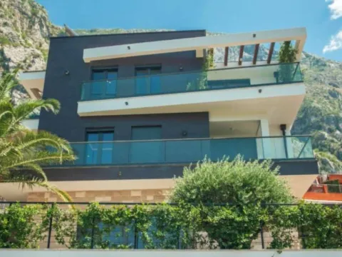 Prodaja, kuća, 210m², Dobrota, Kotor