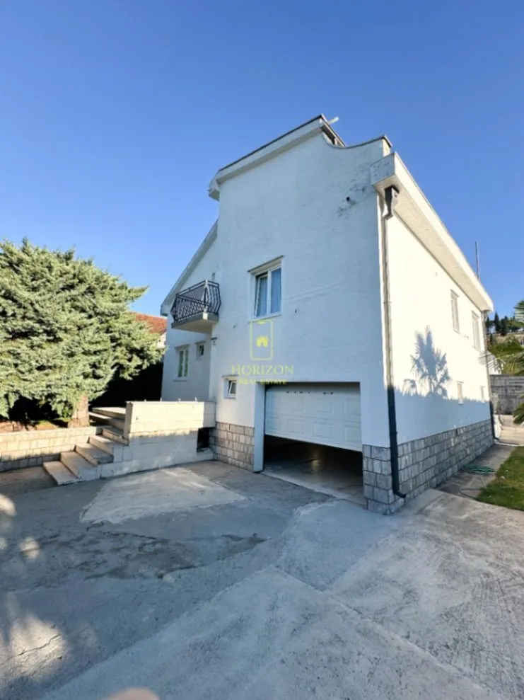 Izdavanje, kuća, 250m², Zagorič, Podgorica