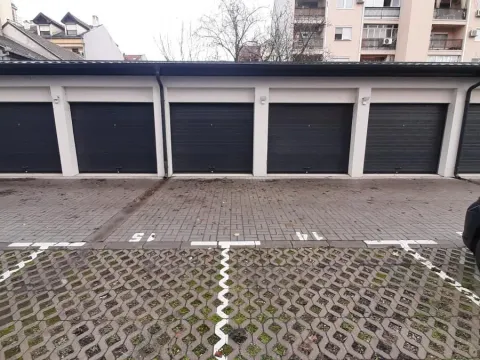 Parking garaža in Podbara