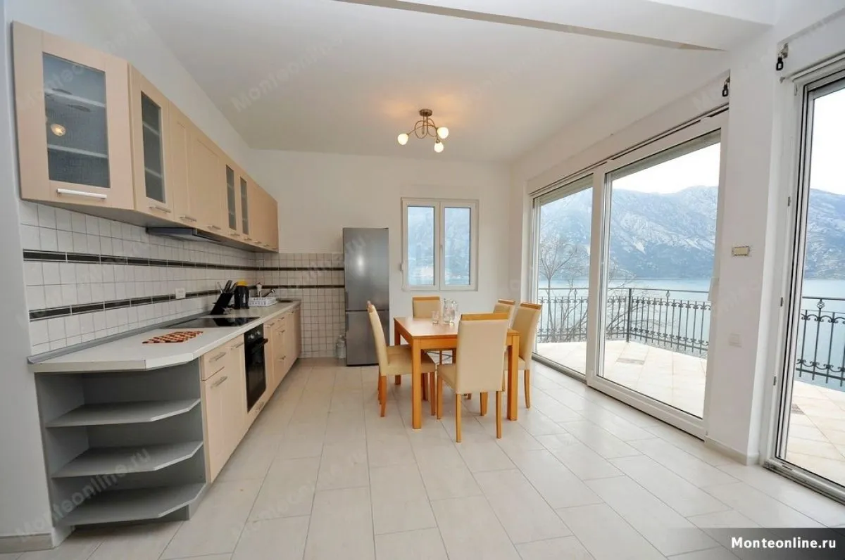 Sale, house, 350m², Kostanjica, Kotor