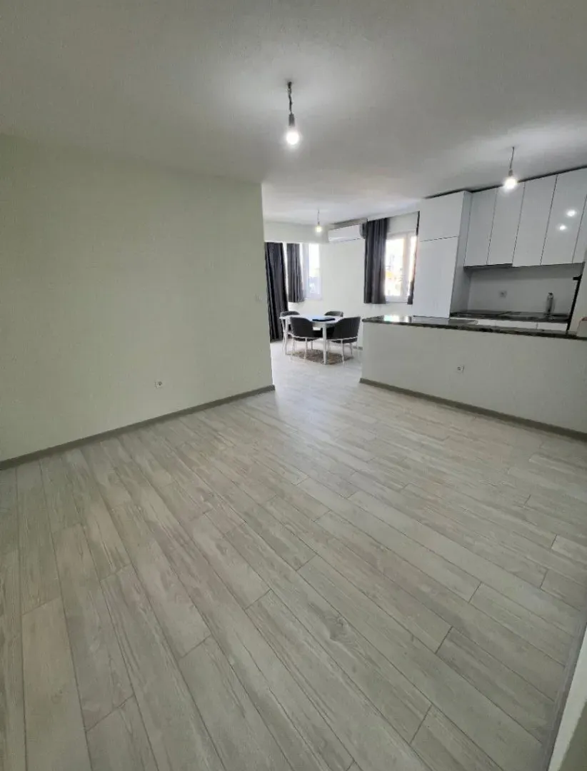Prodaja, dvosoban stan, 66m², Makedonsko naselje, Bar