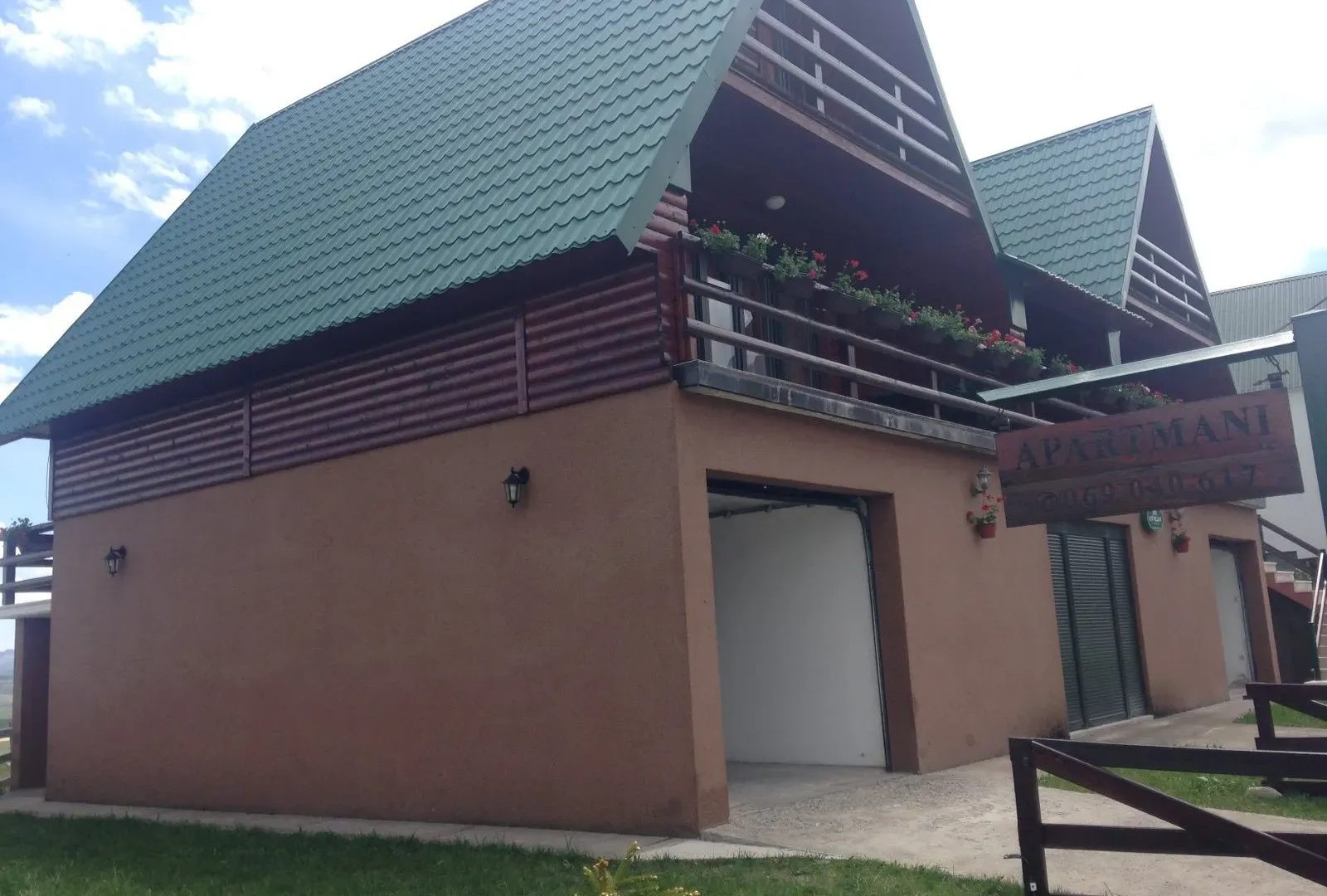 Prodaja, kuća, 330m², Žabljak, Crna Gora