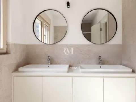 Izdavanje, dvosoban stan, 136m², Škaljari, Kotor - image 11