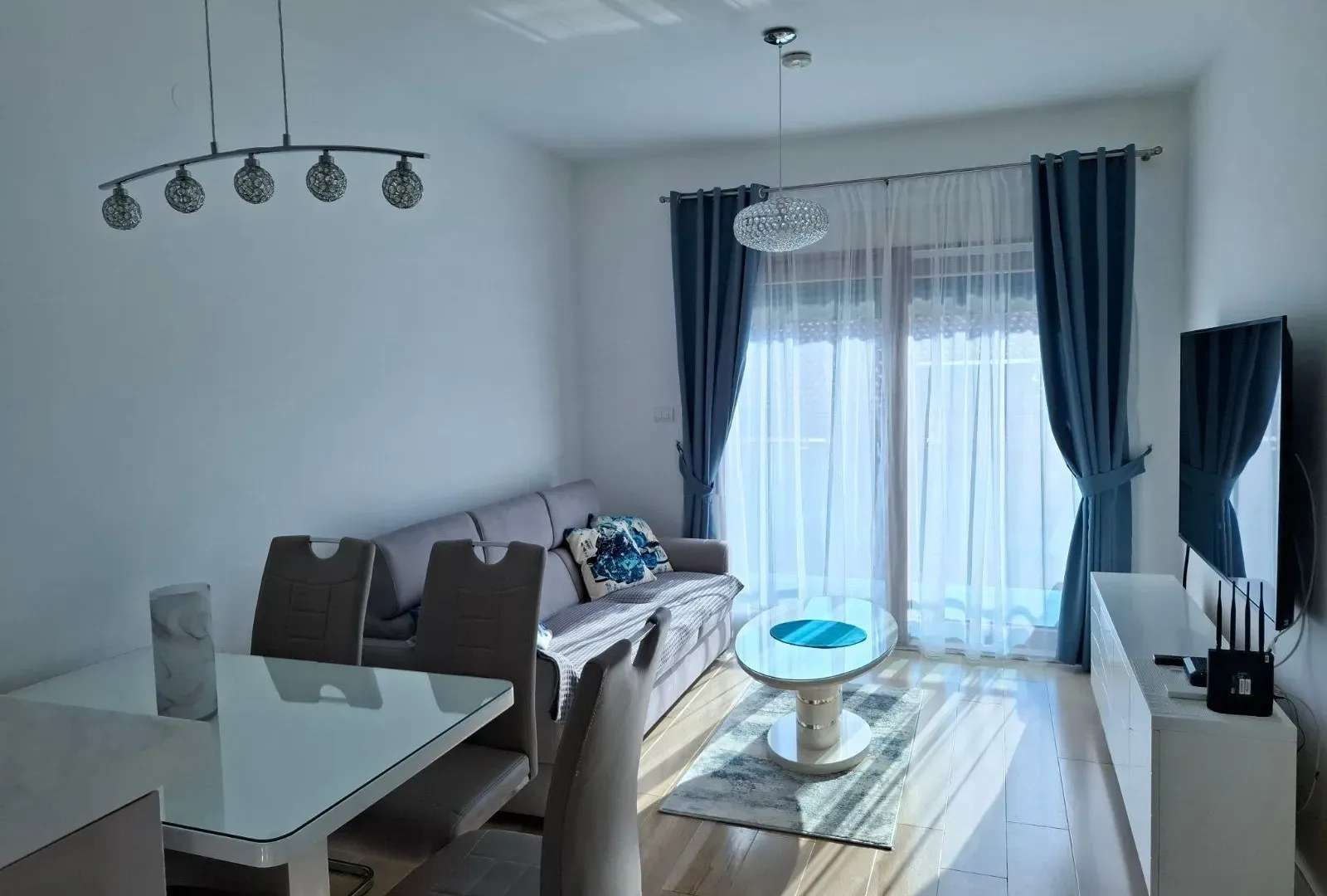 Izdavanje, dvosoban stan, 61m², Pržno, Budva
