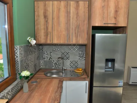 Izdavanje, kuća, 100m², Lješevići, Kotor - image 12