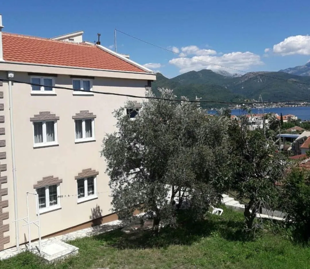 Izdavanje, dvosoban stan, 65m², Bijela, Herceg Novi