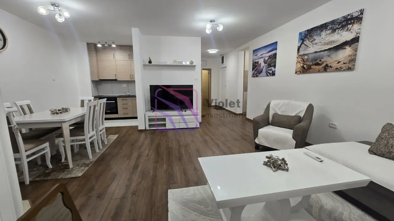 Izdavanje, trosoban stan, 103m², Tološka šuma, Podgorica