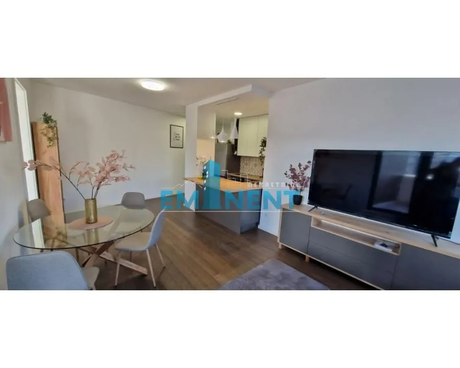 Izdavanje, četvorosoban stan, 90m², Vračar Sve Podlokacije, Beograd