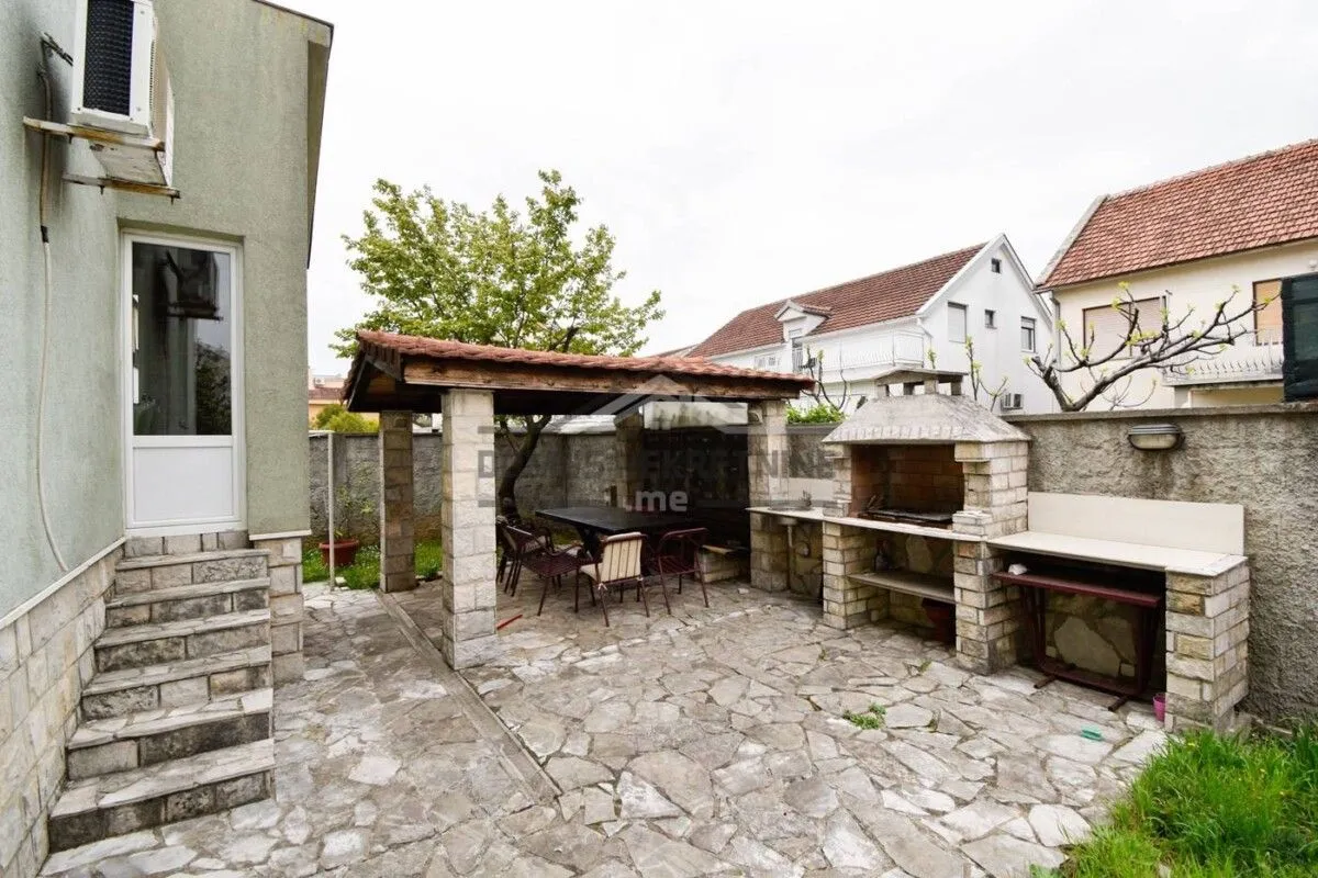 Rent, house, 250m², Stari Aerodrom, Podgorica