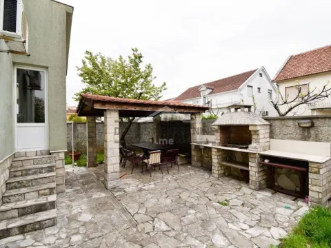 Izdavanje, kuća, 250m², Stari Aerodrom, Podgorica - image 4