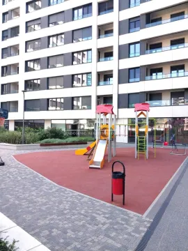 Dečije igralište ispred moderne stambene zgrade. - image 16