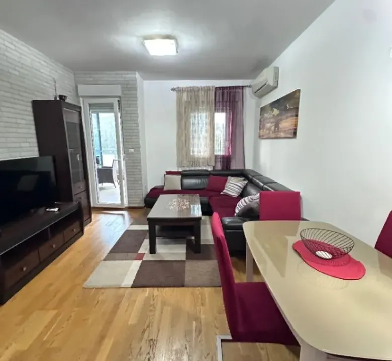 Izdavanje, jednosoban stan, 60m², City Kvart, Podgorica