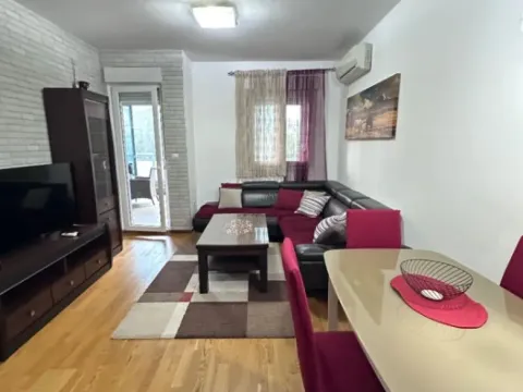 Izdavanje, jednosoban stan, 60m², City Kvart, Podgorica