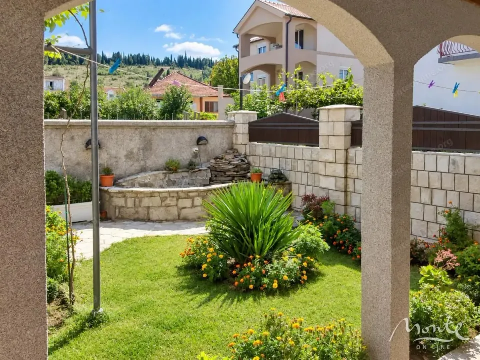 Sale, house, 356m², Zagorič, Podgorica