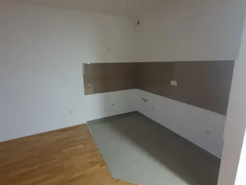 Prodaja, dvosoban stan, 58m², Mišeluk, Petrovaradin - image 3