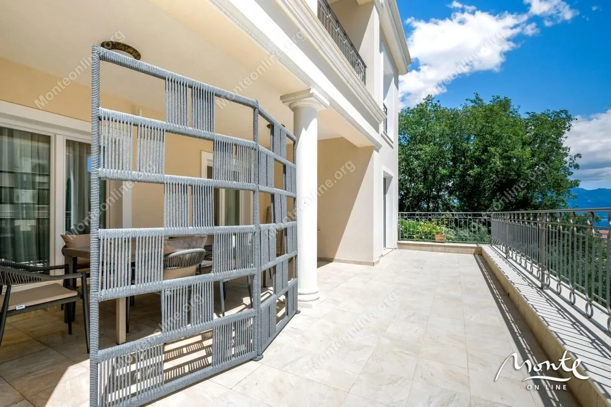 Prodaja, trosoban stan, 166m², Đenovići, Herceg Novi