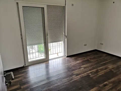 Izdavanje, jednosoban stan, 46m², Stari Aerodrom, Podgorica - image 4