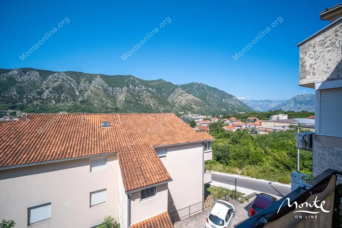 Sale, three bedroom apartment, 88m², Dobrota, Kotor