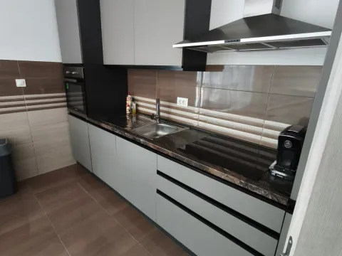 Izdavanje, dvosoban stan, 75m², Stari Aerodrom, Podgorica - image 6