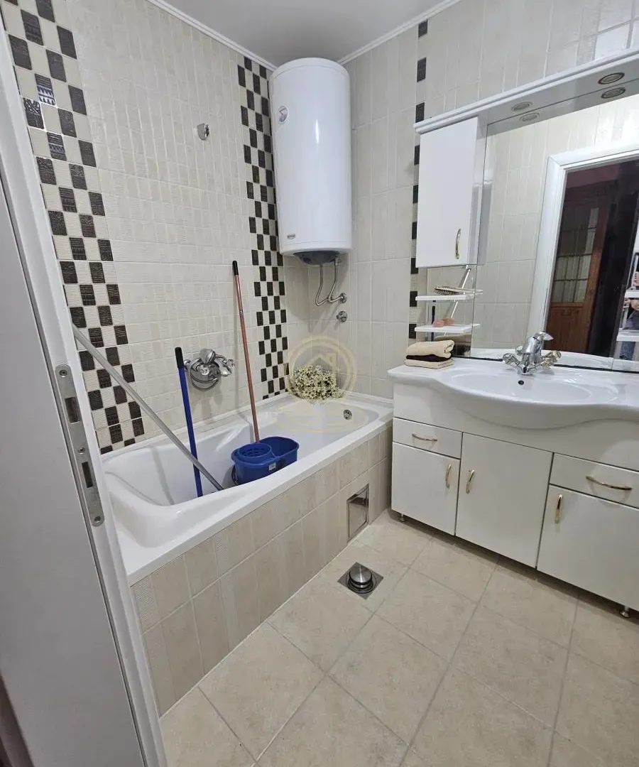 Prodaja, trosoban stan, 130m², Centar, Kragujevac