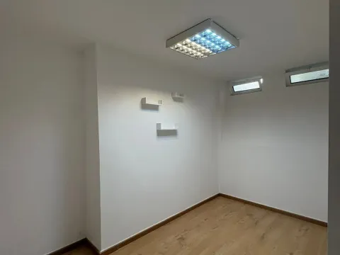 Izdavanje, poslovni prostor, 10m², Centar, Podgorica - image 3