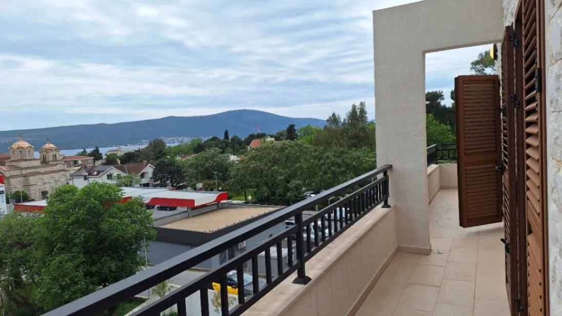 Prodaja, trosoban stan, 107m², Mažina, Tivat