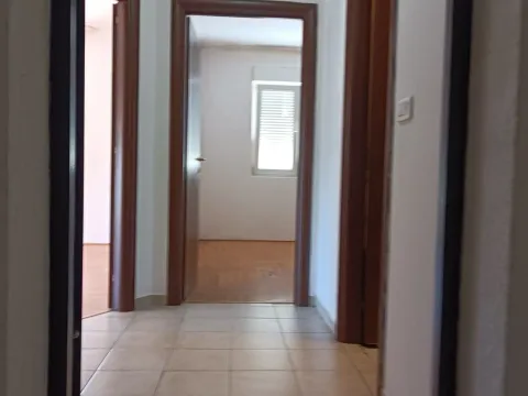 Prodaja, jednosoban stan, 48m², Stari Aerodrom, Podgorica - image 4