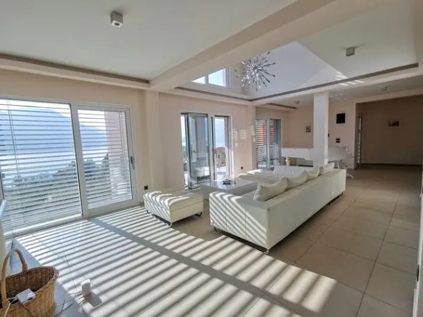 Sale, house, 300m², Dobrota, Kotor