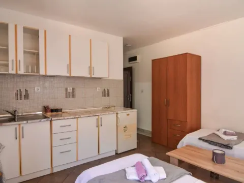 Izdavanje, garsonjera, 30m², Radanovići, Kotor - image 9