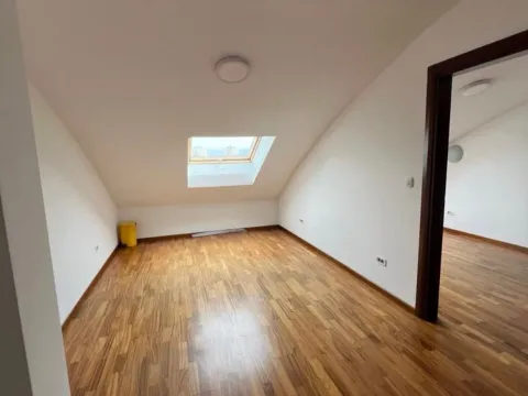 Prodaja, četvorosoban stan, 220m², Preko Morače, Podgorica - image 12