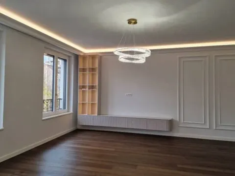 Izdavanje, petosoban stan, 147m², Slavija, Vračar Sve Podlokacije - image 2