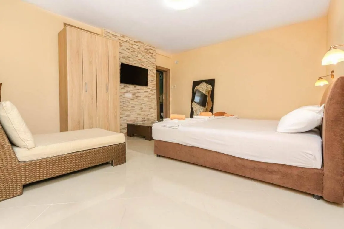 Sale, hospitality venue, 450m², Petrovac, Budva