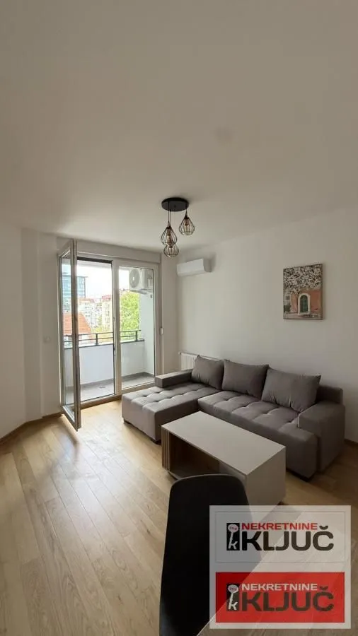 Izdavanje, jednosoban stan, 39m², Bulevar Oslobodjenja, Novi Sad Sve Podlokacije