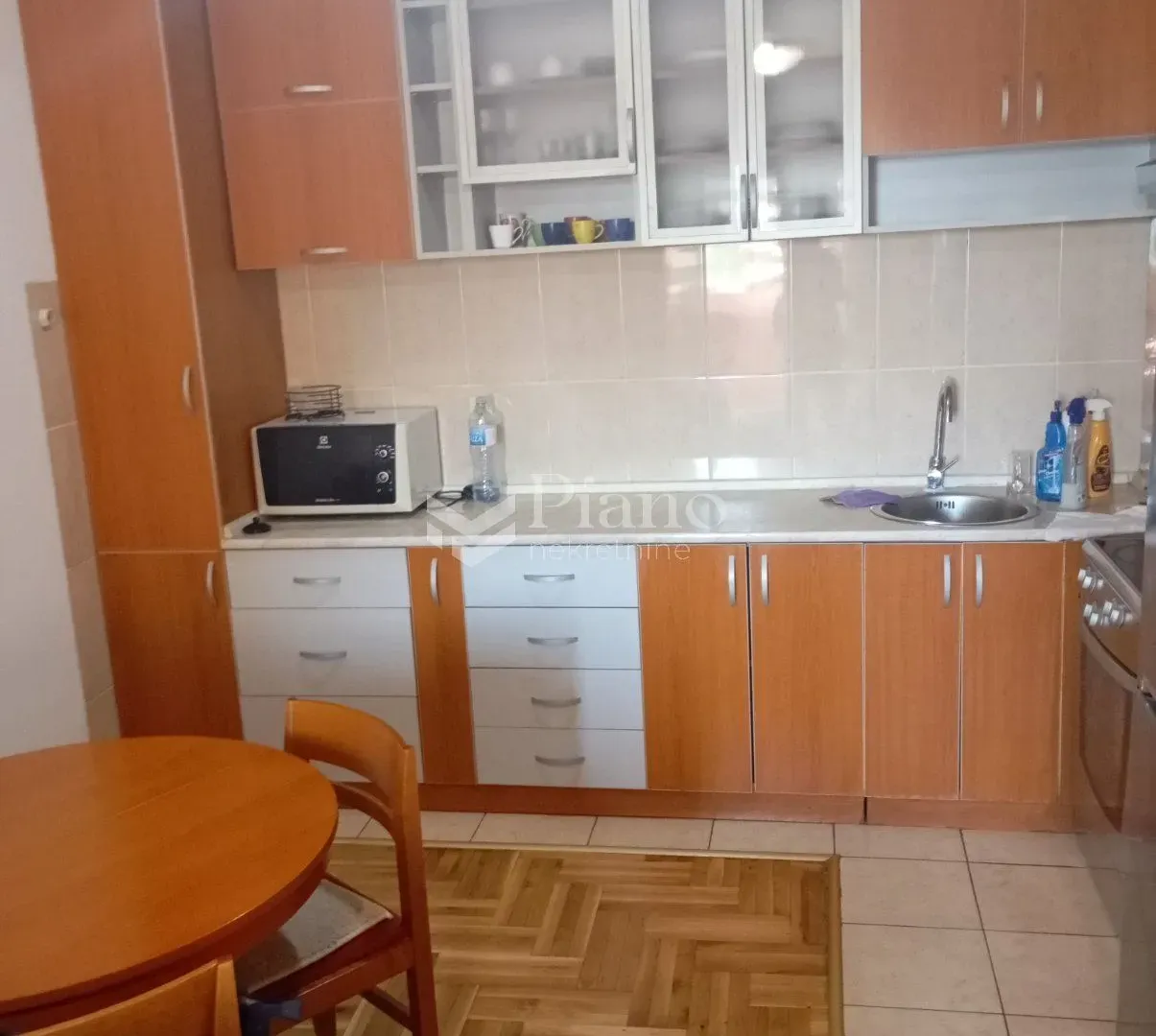Izdavanje, jednosoban stan, 43m², Krivi Most, Podgorica