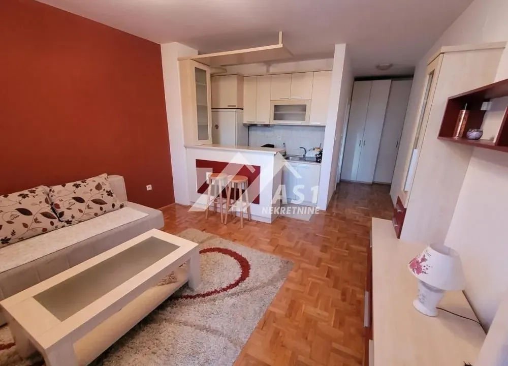 Izdavanje, stan, 30m², Socijalno, Novi Sad Sve Podlokacije