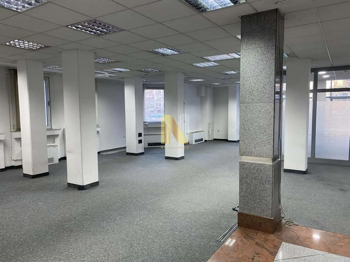 Rent, office space, 352m², Bulevar Oslobodjenja, Novi Sad Sve Podlokacije