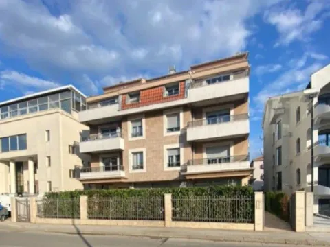 Rent, two bedroom apartment, 80m², Vezirov Most, Podgorica - image 10