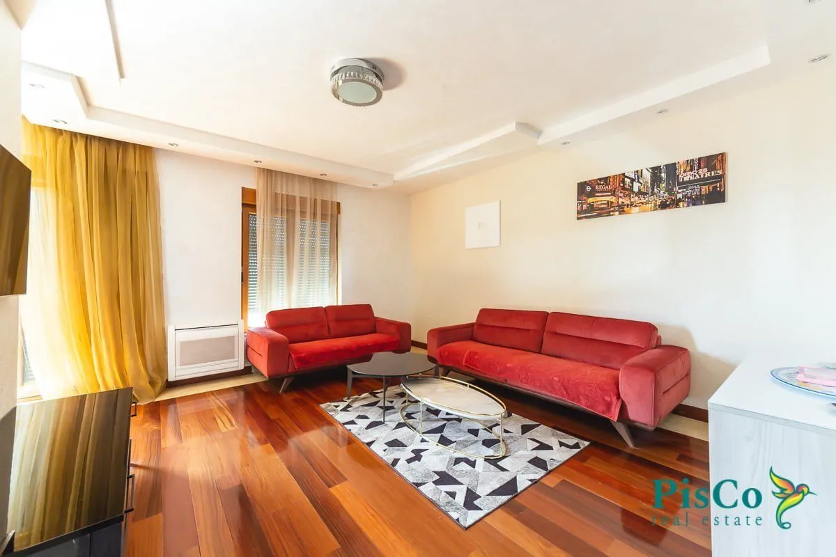 Izdavanje, četvorosoban stan, 135m², Centar, Podgorica