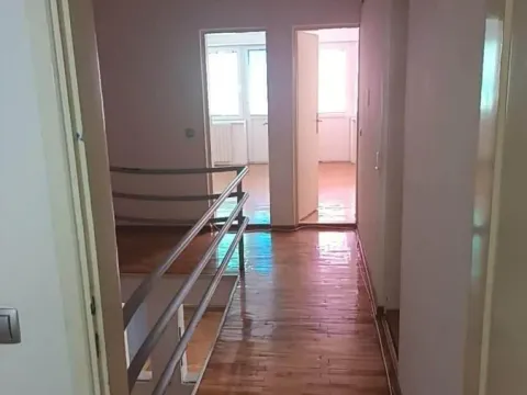 Izdavanje, kuća, 180m², Čukarica, Beograd - image 12